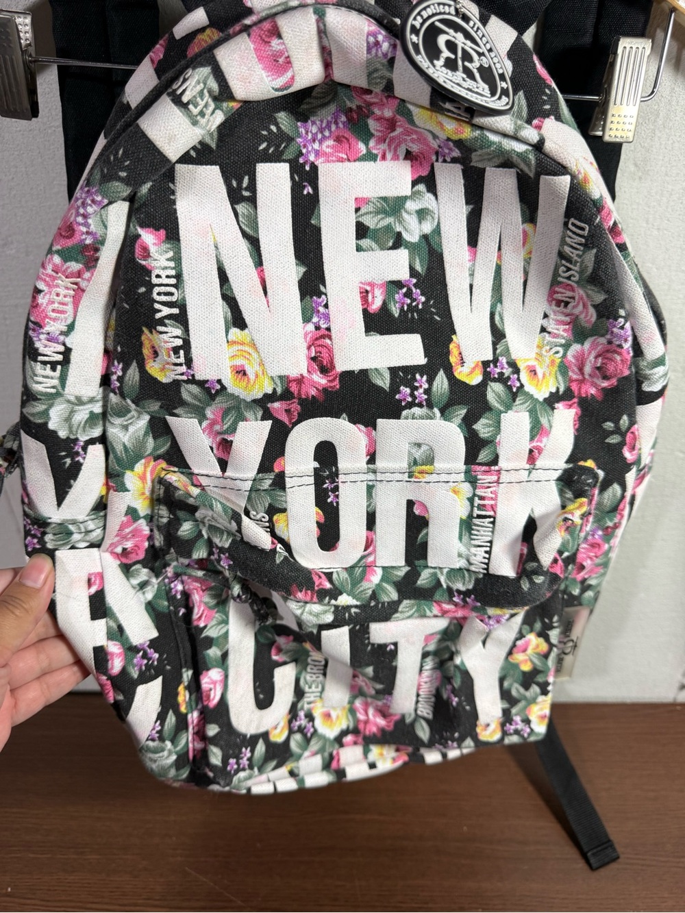 Robin Ruth New York Floral Backpack - Picture 4 of 5